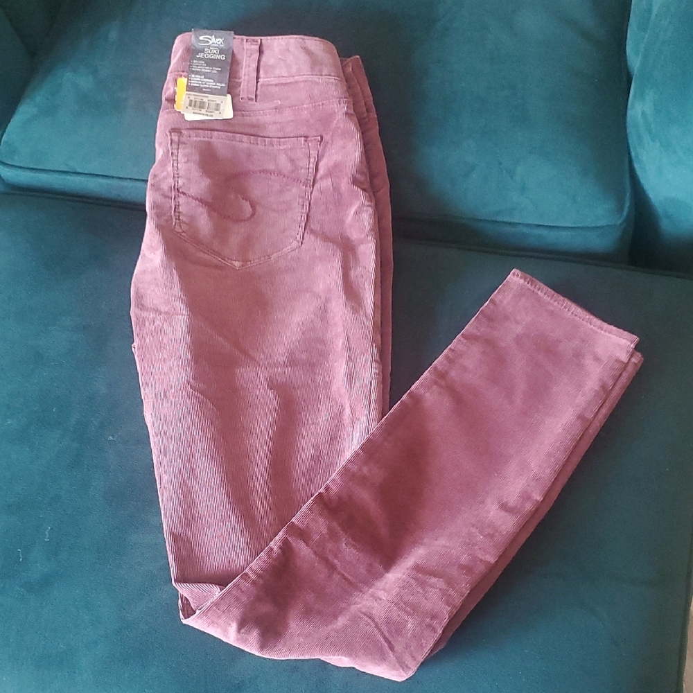 Silver Jeans Suki Corduroy Jegging in Deep Burgundy